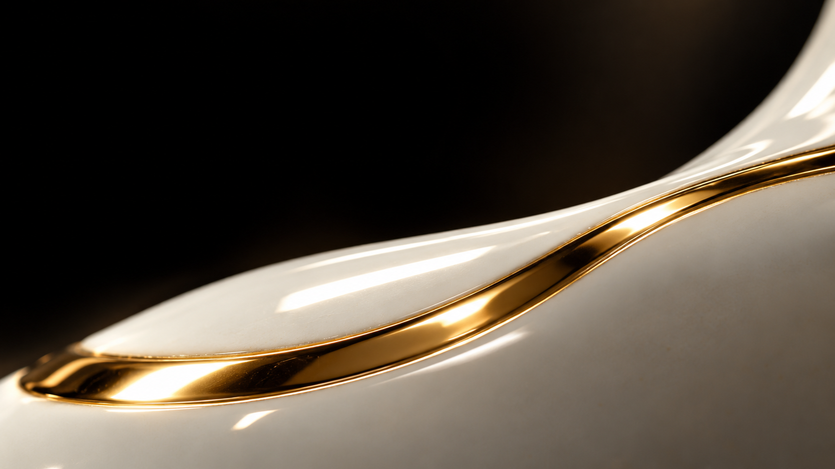 Close-up visual rendering of mirror-like gold lines on white porcelain
